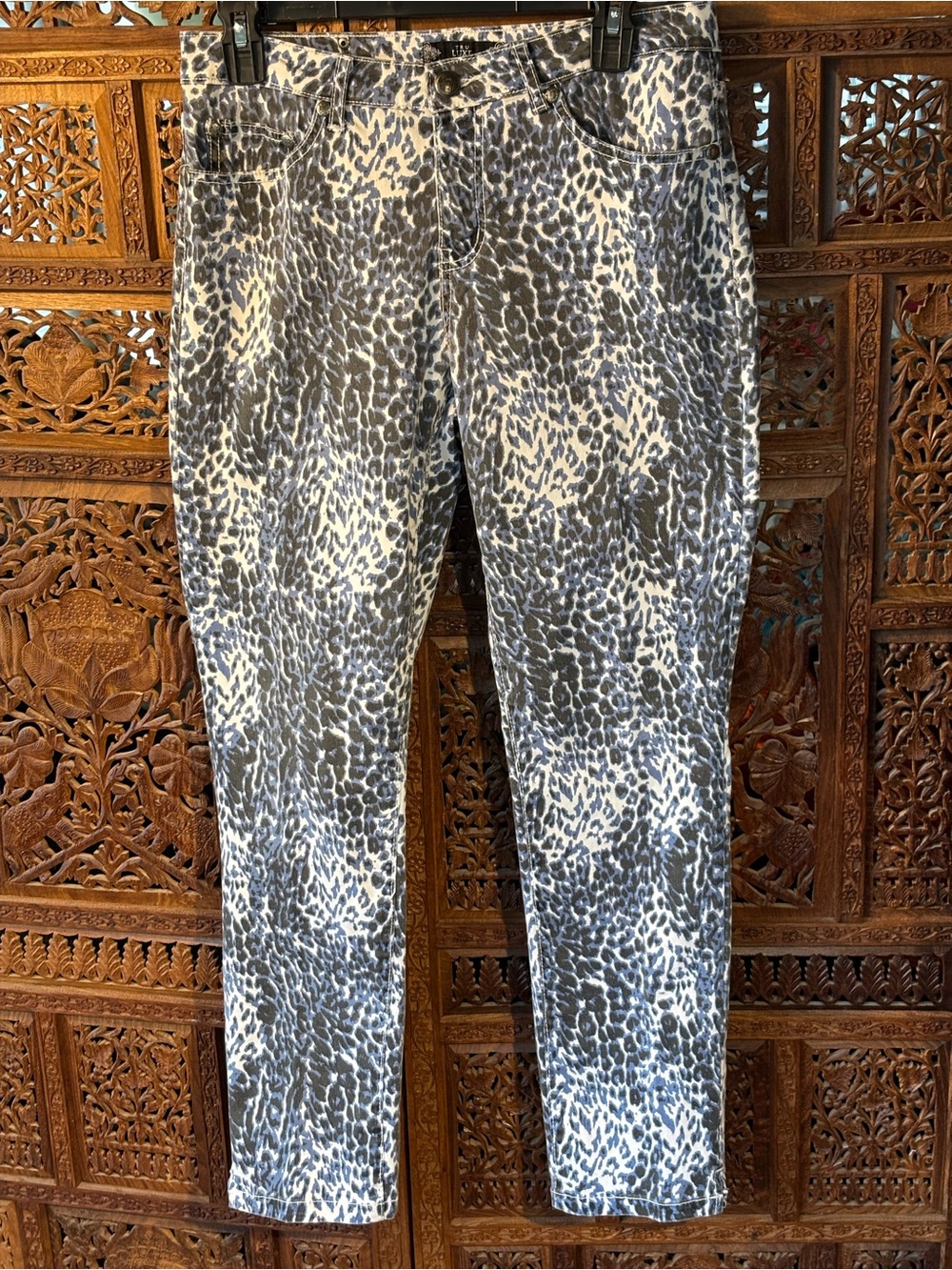 Tru Luxe Jeans Gray and Cream Leopard Skinny Jeans